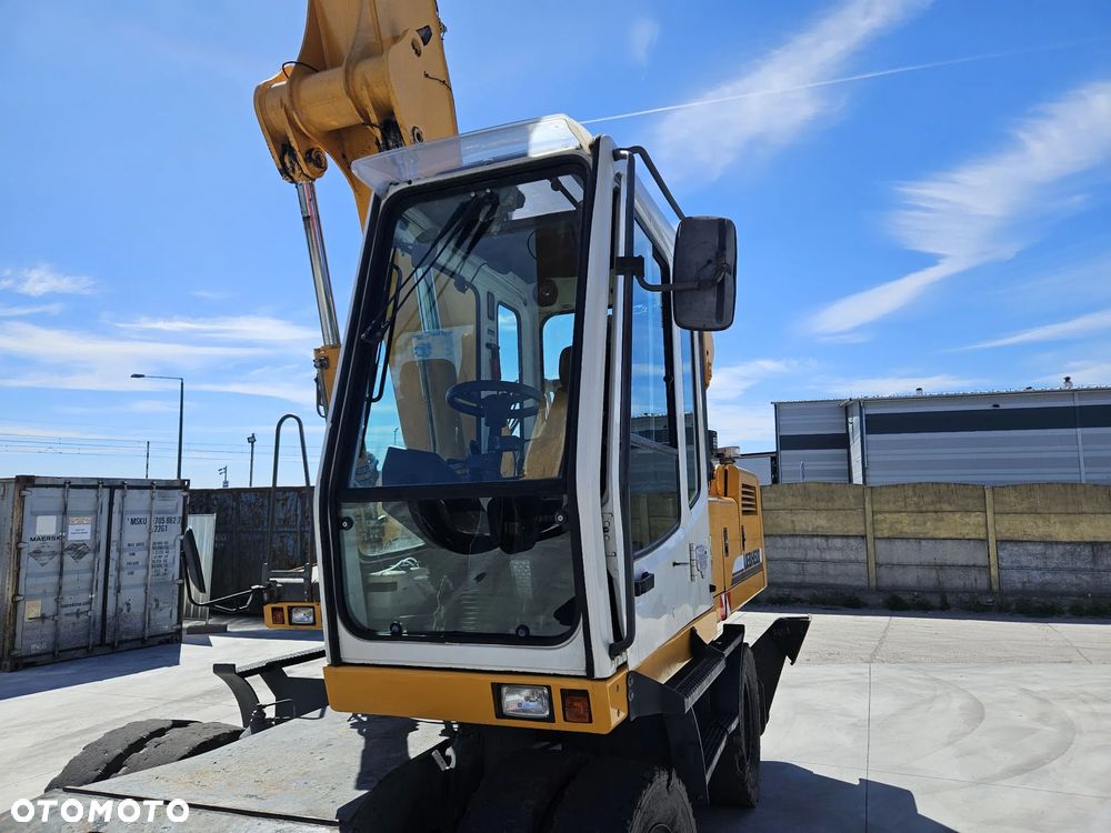 Liebherr A904 - 12