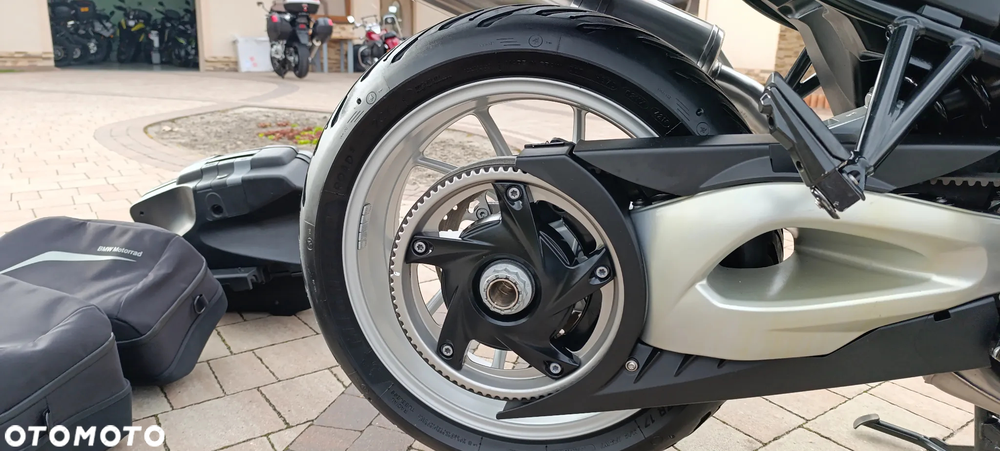 BMW F - 25