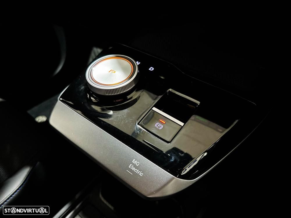 MG MG4 64 kWh Luxury - 35