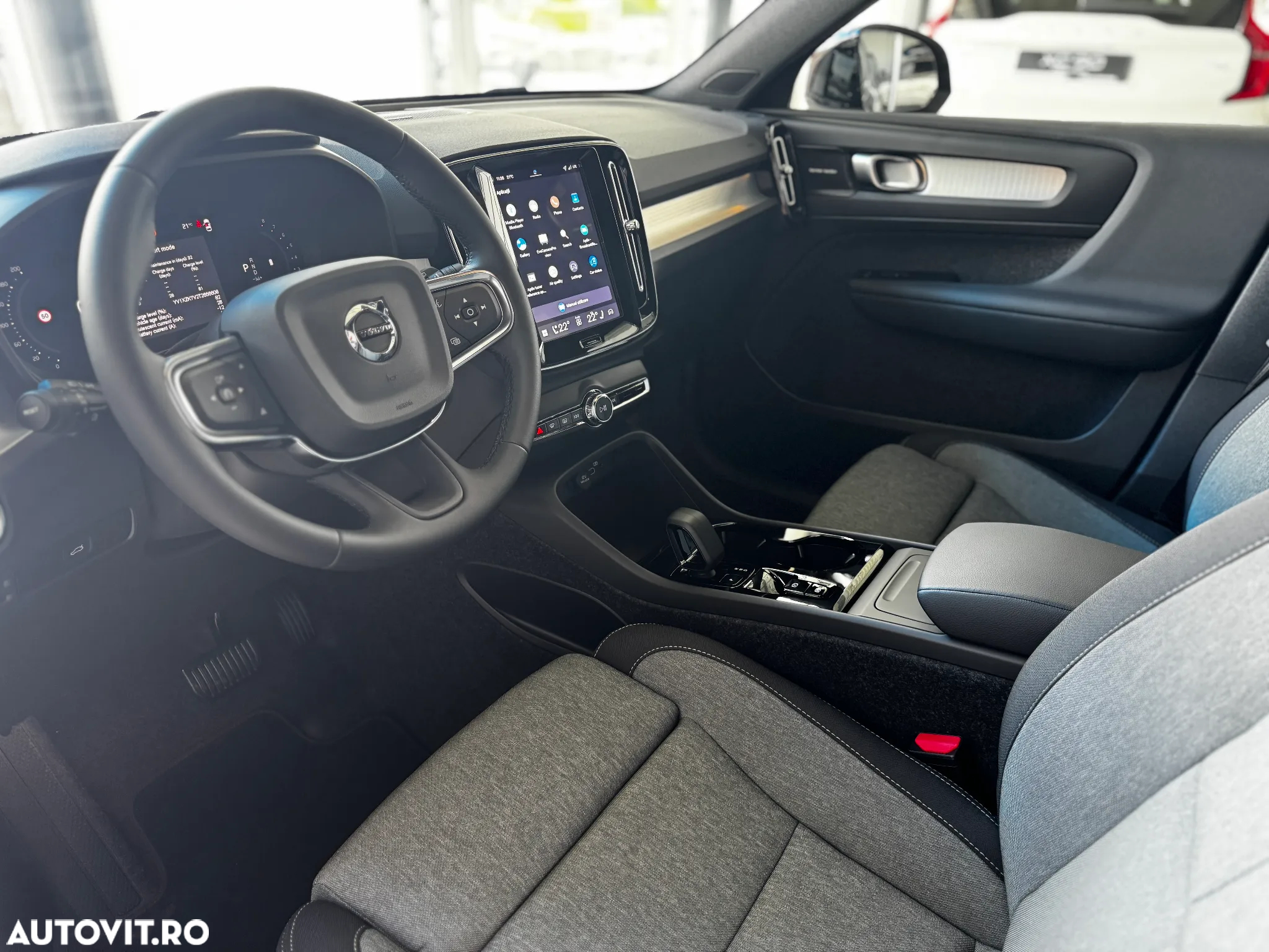 Volvo XC 40 B3 AT FWD MHEV Plus Dark - 9
