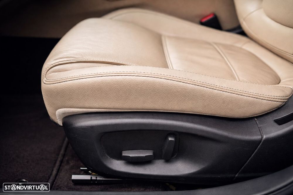 Jaguar XE 20d Aut. Prestige - 40