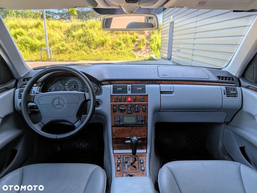 Mercedes-Benz Klasa E 320 4-Matic Elegance - 5