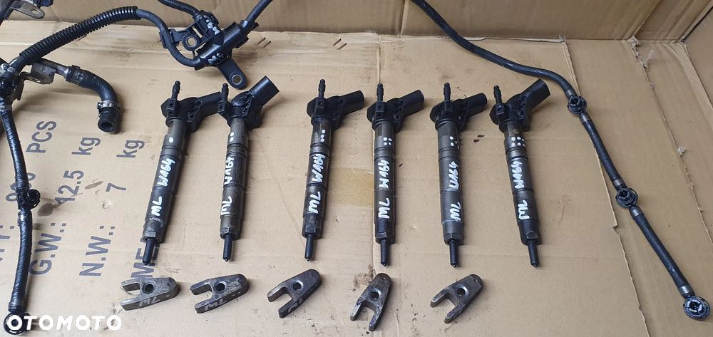 Wtrysk wtryskiwacz paliwa Mercedes ML W164 3.0 CDI A6420700587 - 2