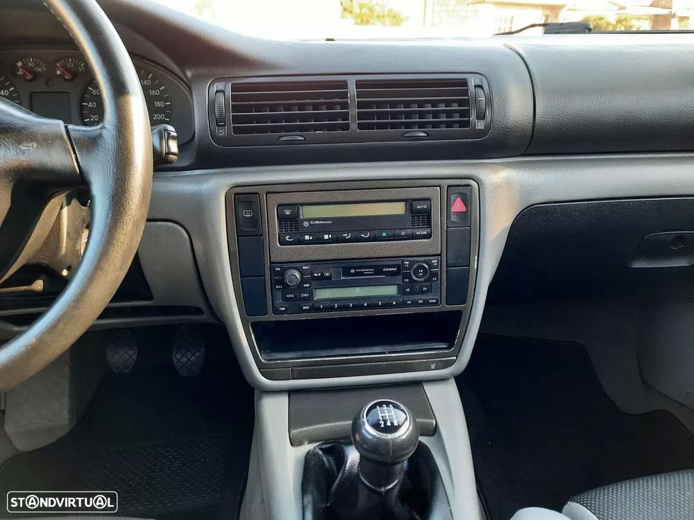 VW Passat Variant 1.9 TDi Confortline - 9