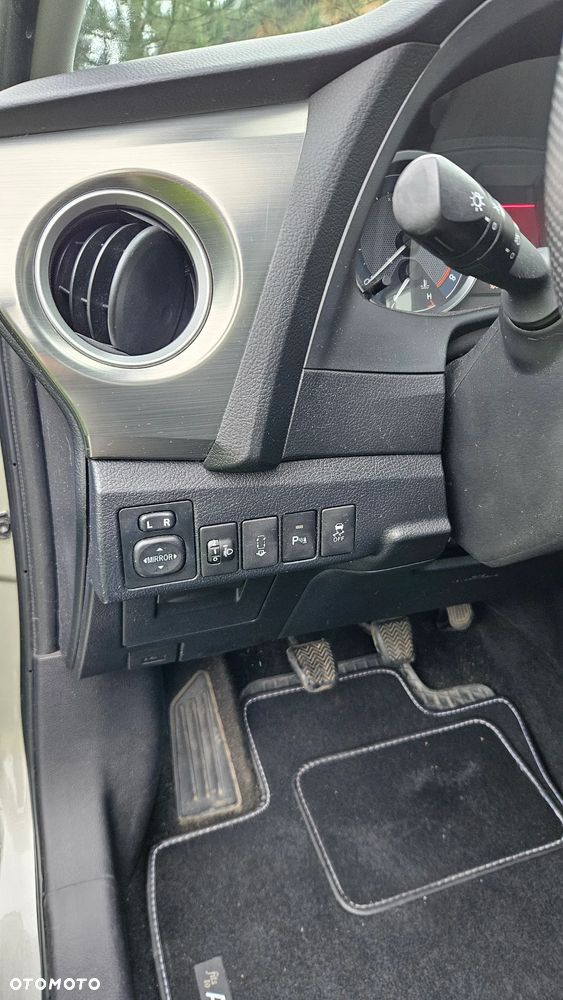 Toyota Auris 1.6 Premium Comfort - 9