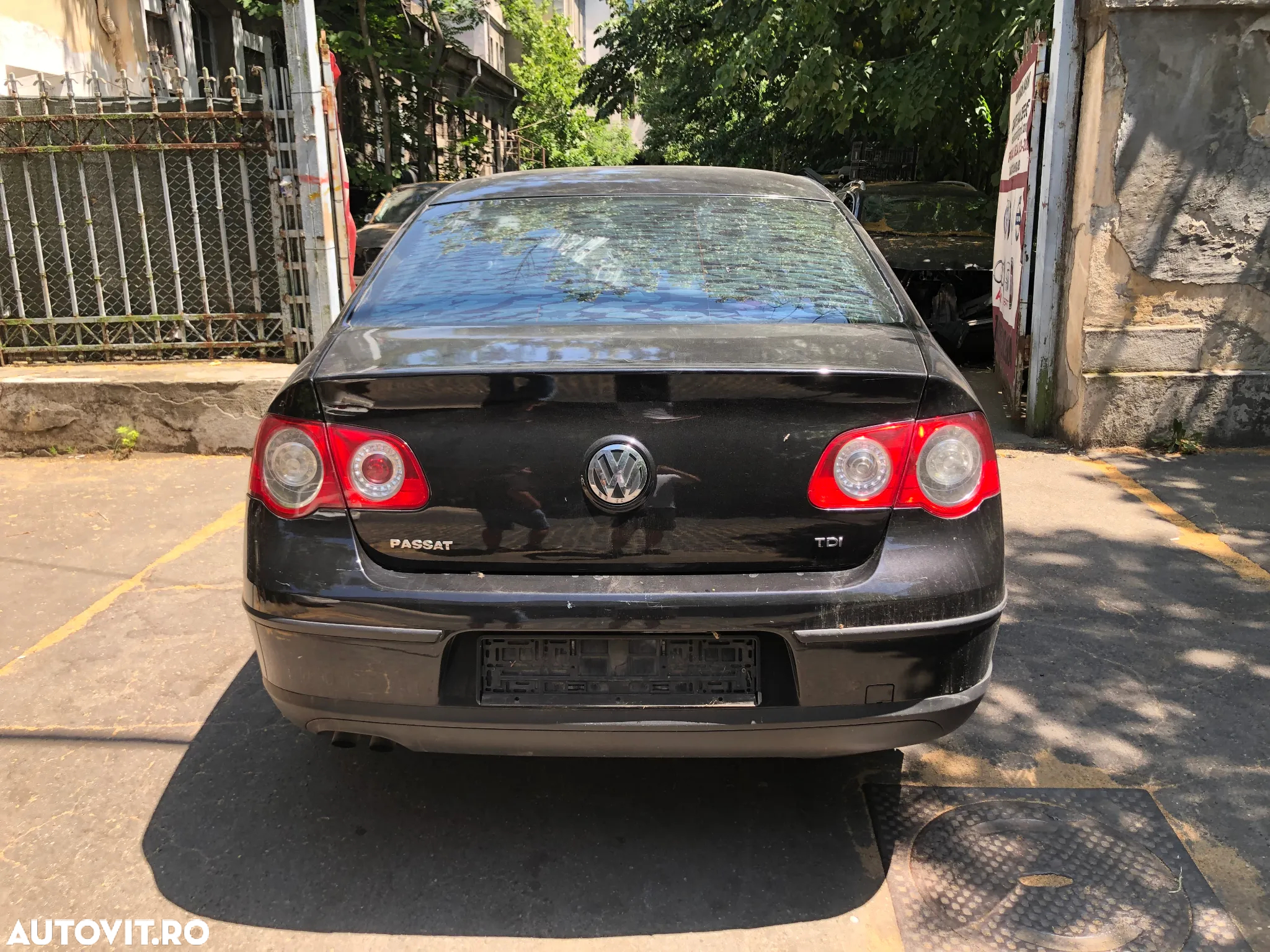 Dezmembrez VW Volkswagen Passat B6 negru 1.9 TDI cod BLS 2007 sedan - 3