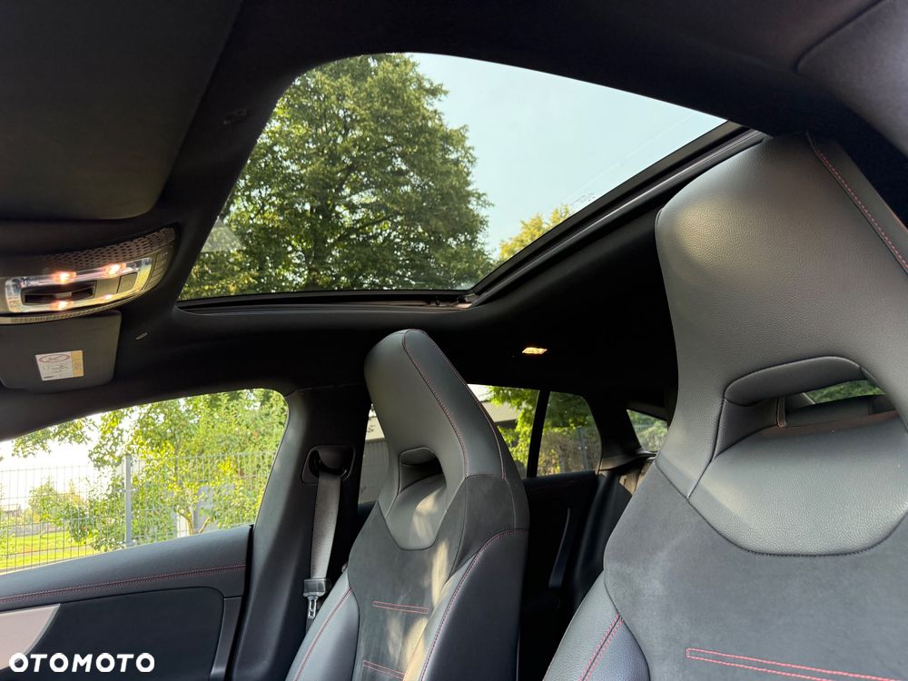 Mercedes-Benz CLA 250 e 8G-DCT AMG Line - 30