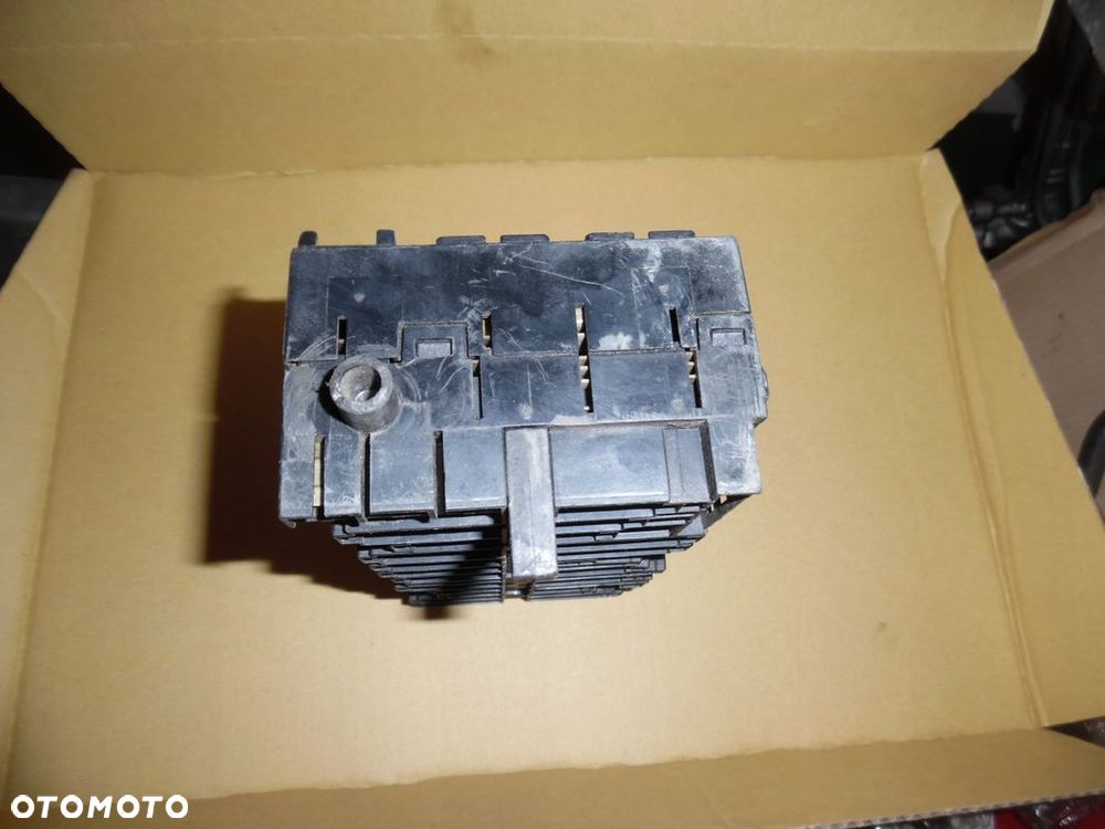 VW T4 1.9TD 2.4D SKRZYNKA BEZPIECZ.MODUŁ WKŁAD - 3