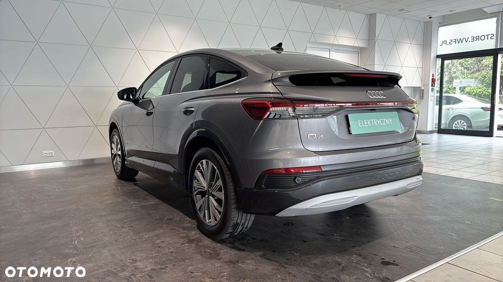 Audi Q4 e-tron - 4