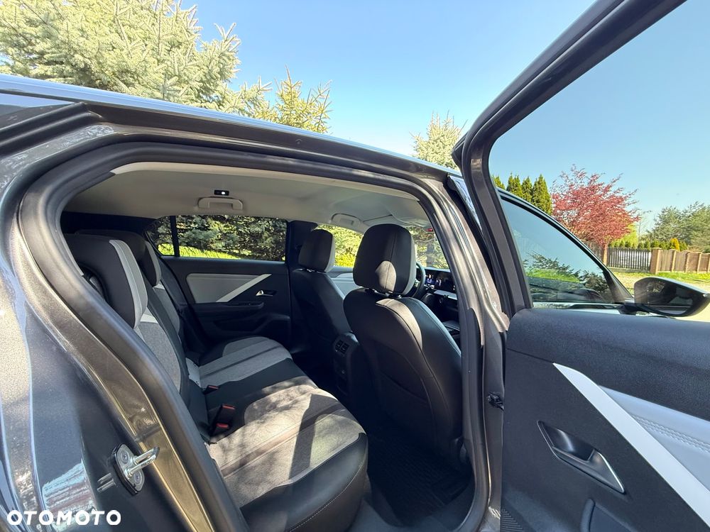 Opel Astra 1.2 T Elegance S&S - 32