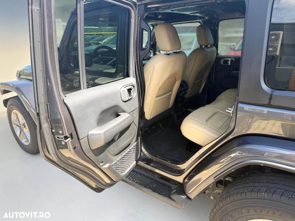 Jeep Wrangler - 12