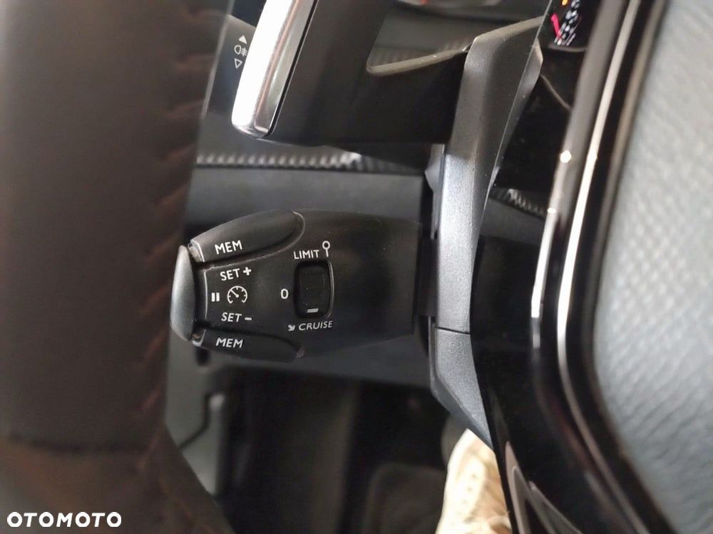 Peugeot 2008 1.2 PureTech Active Pack S&S EAT8 - 19