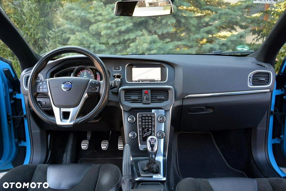 Volvo V40 T3 R-Design Momentum - 24