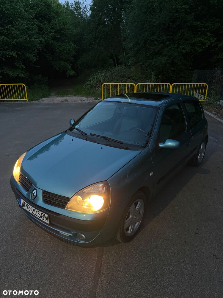 Renault Clio 1.2 16V Confort Privilege - 1