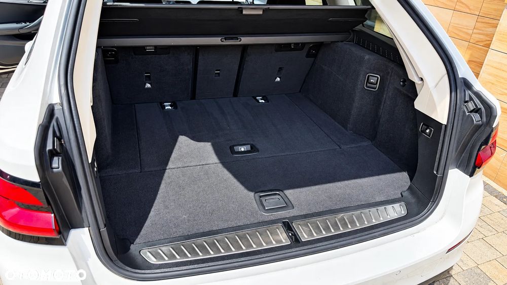 BMW Seria 5 520d Sport Line - 26