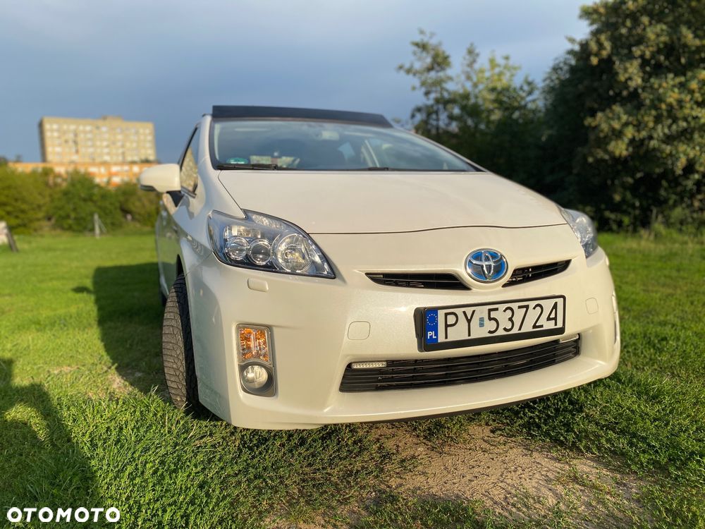 Toyota Prius (Hybrid) Executive - 14