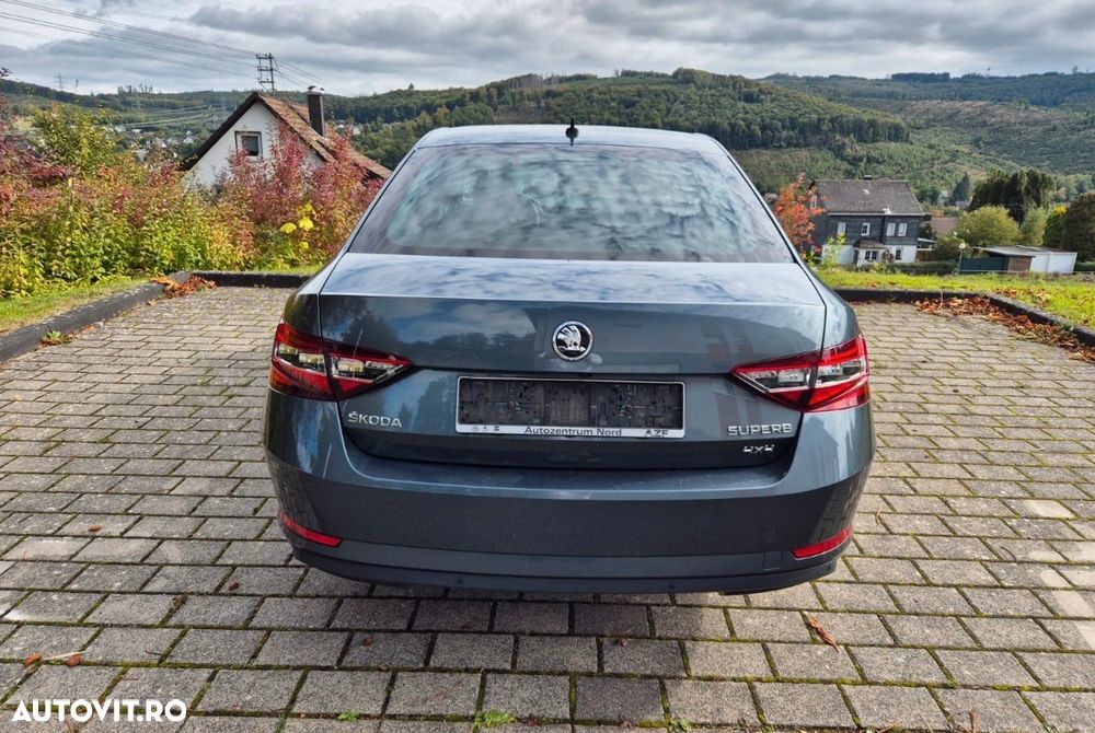 Skoda Superb 2.0 TDI 4X4 DSG Laurin & Klement - 6