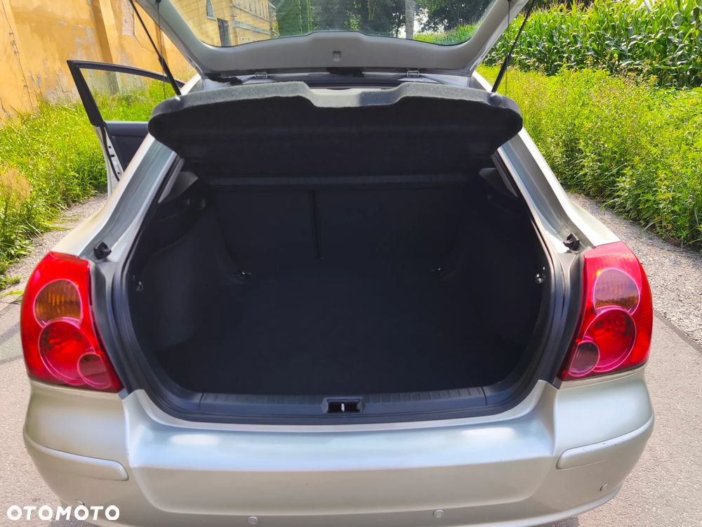 Toyota Avensis 2.0 VVT-i Sol - 3