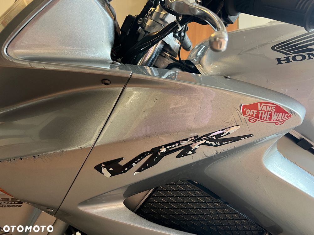 Honda VFR - 8