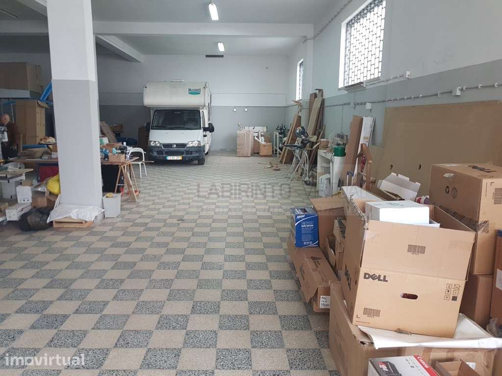 Arrenda-se Armazém na Povoa de Santo Adrião - Grande imagem: 4/10