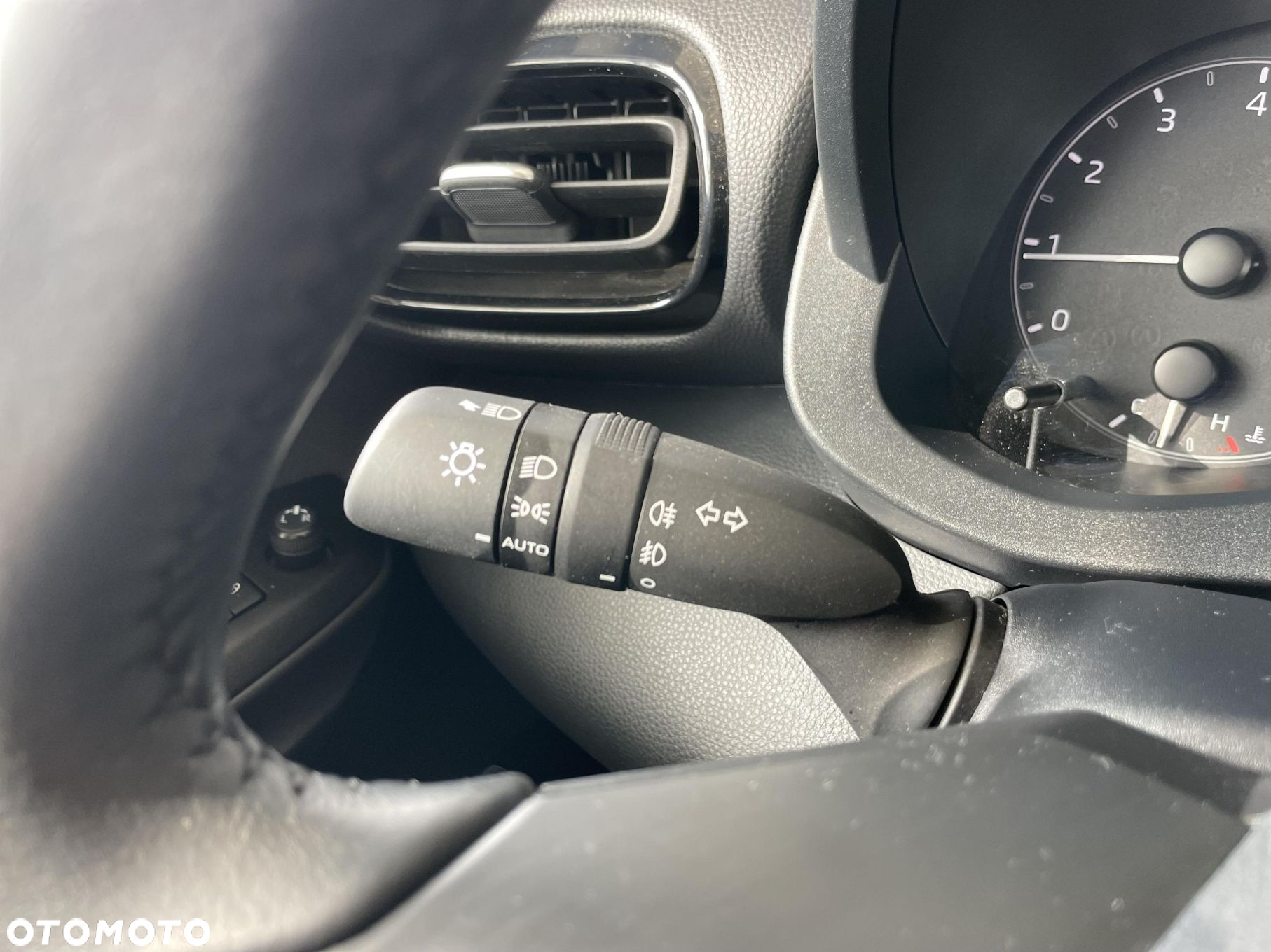 Toyota Yaris 1.5 Comfort - 26