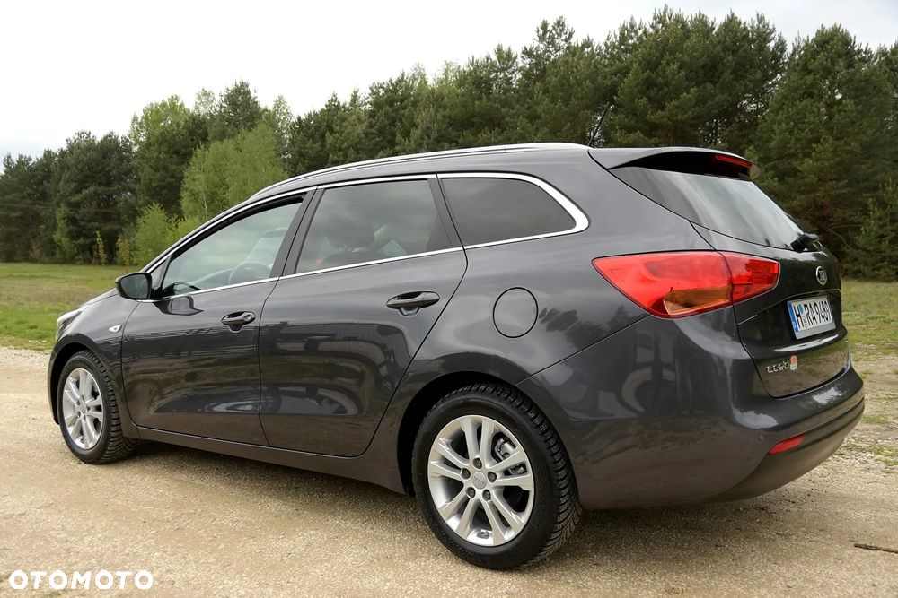 Kia Ceed 1.6 CRDi 136 ISG Dream Team Edition - 4