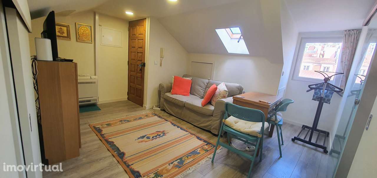 T1 de Charme com AC e Luz Natural | Coração do Bairro Alto/Chiado - Grande imagem: 2/10