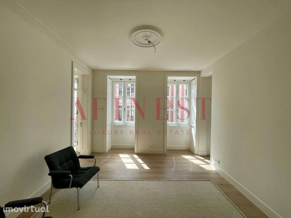 Apartamento T2 renovado em Alcântara - Grande imagem: 2/28