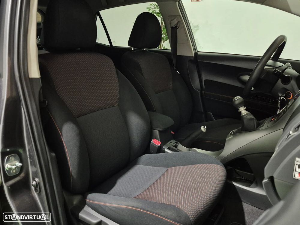 Toyota Auris 1.4 D-4D Exclusive+P.Sport - 22