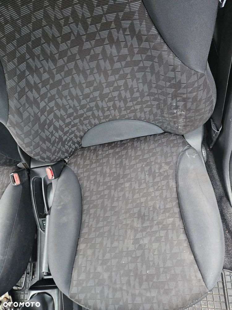 Nissan Note E11 07 fotel przód prawy - 2
