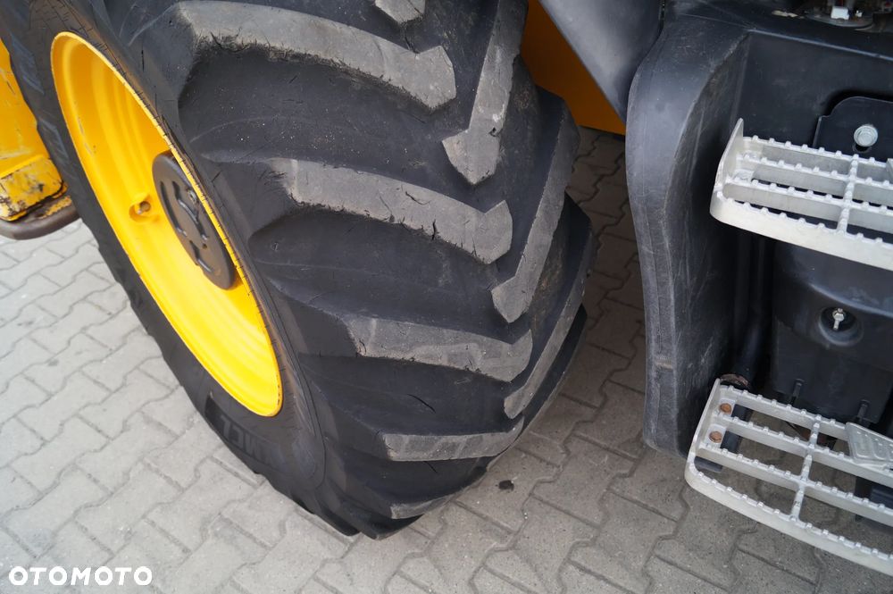 JCB 4CX - 35