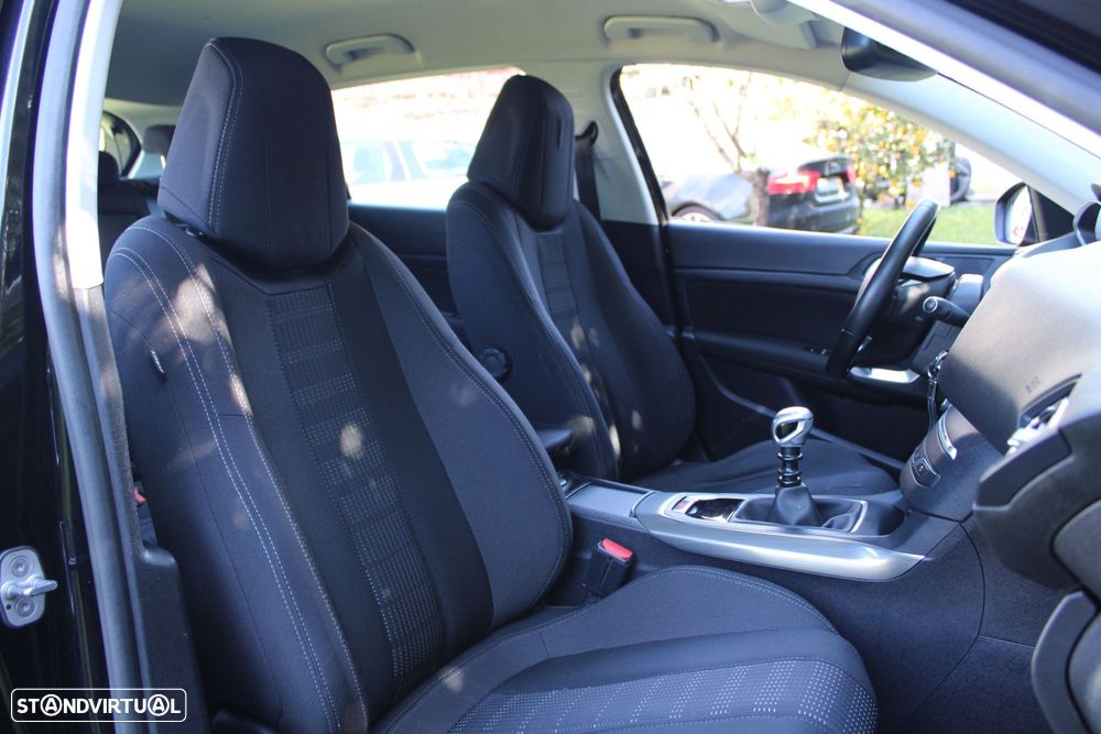 Peugeot 308 1.2 PureTech Allure Pack - 27