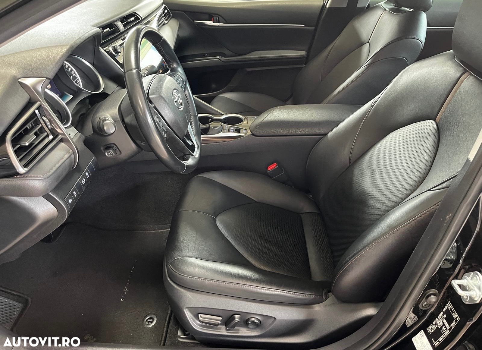 Toyota Camry 2.5 HEV Executive - 26