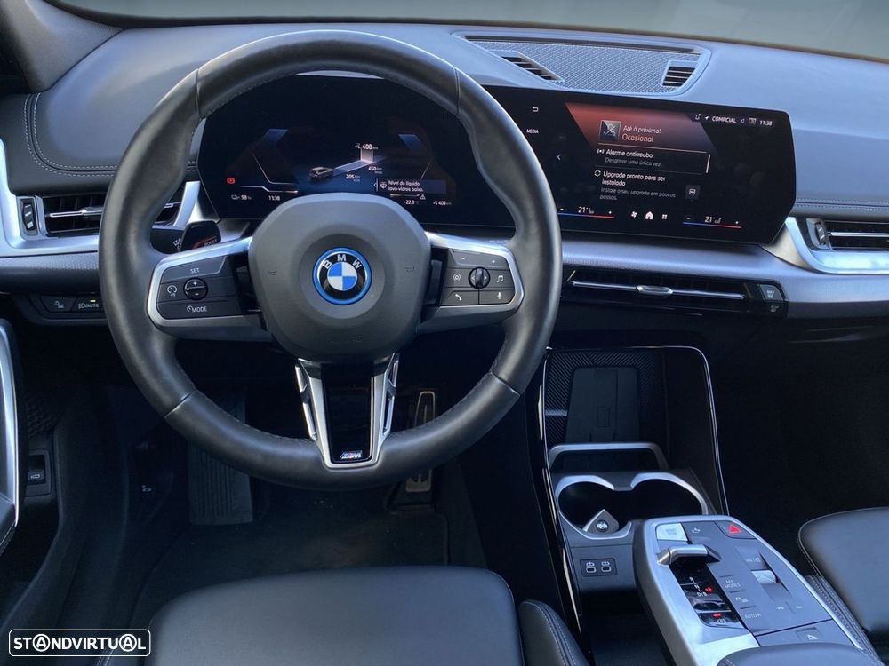 BMW iX1 eDrive20 Pack Desportivo M - 5