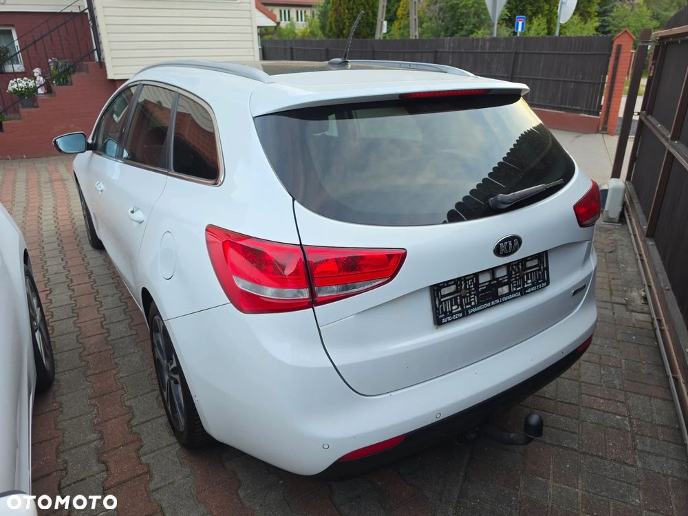Kia Ceed 1.6 CRDi 136 ISG Platinum Edition - 4