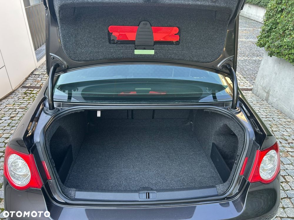 Volkswagen Passat 1.6 FSI Comfortline - 8