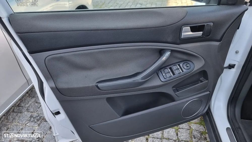 Ford Kuga - 21