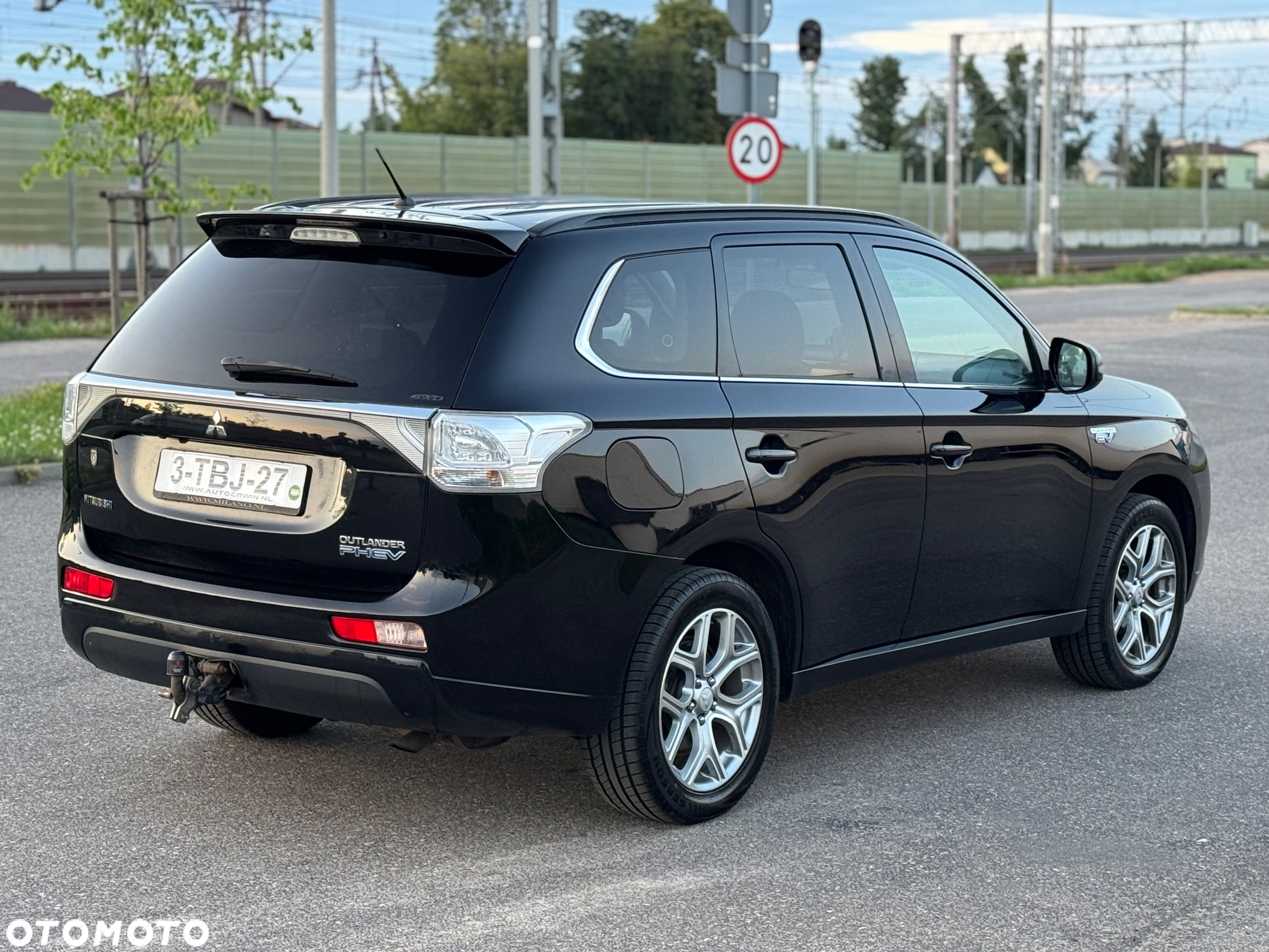 Mitsubishi Outlander PHEV Intense + - 4