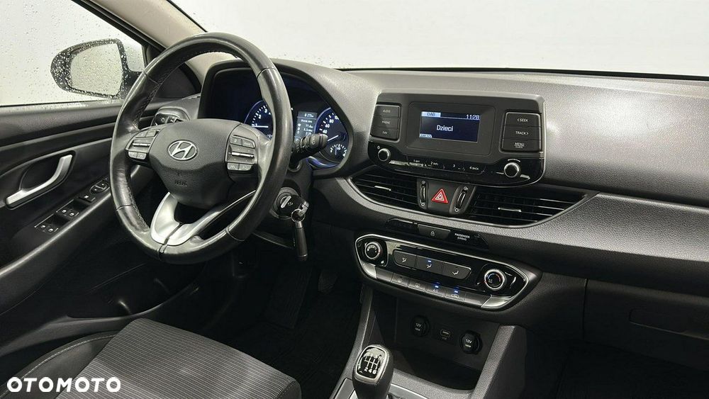 Hyundai i30 1.5 DPI Classic + - 14