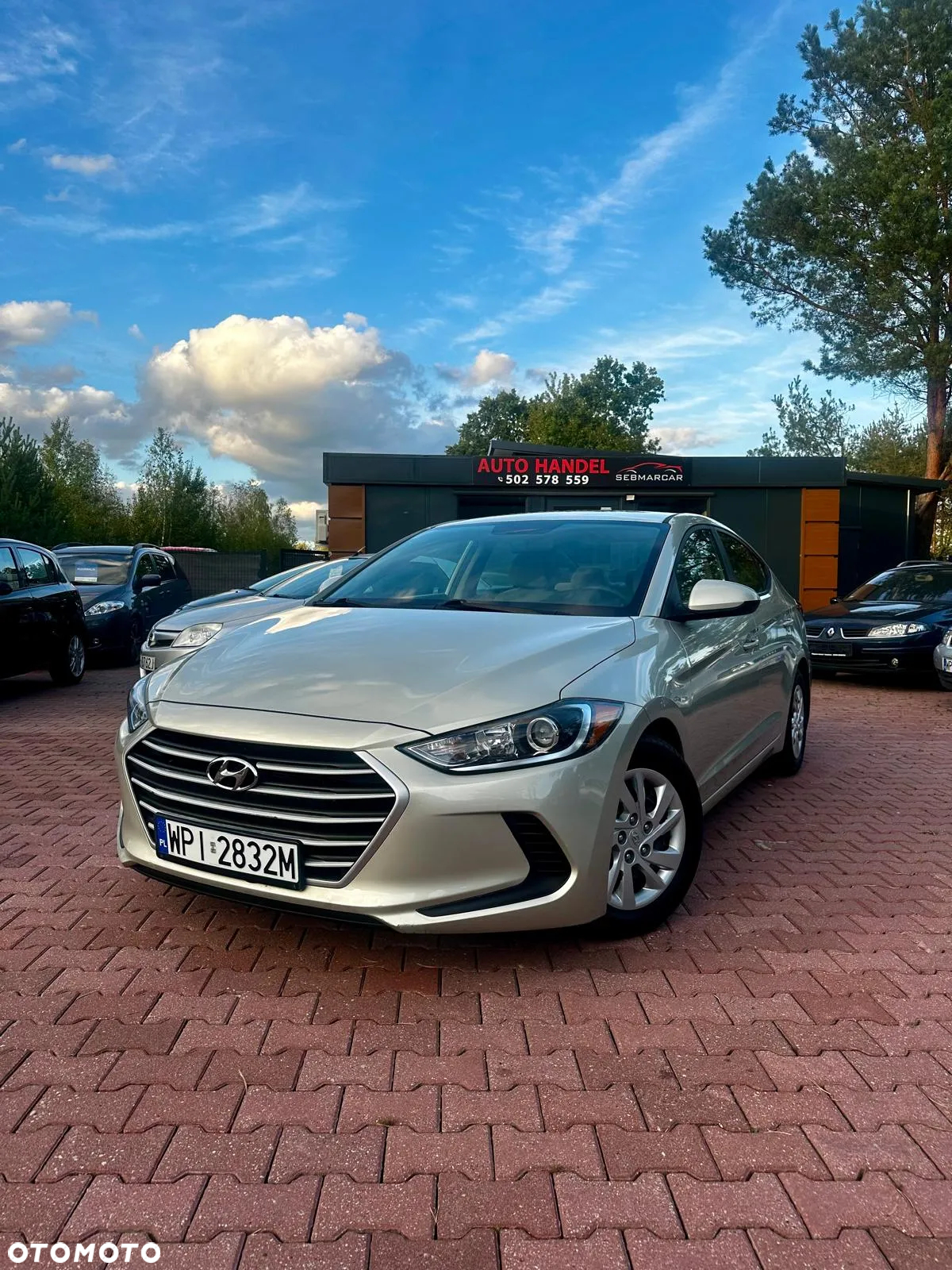 Hyundai Elantra - 2