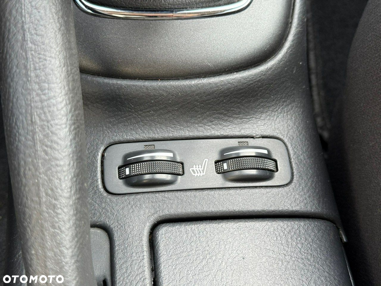 Toyota Avensis 2.0 VVT-i Combi Executive - 27