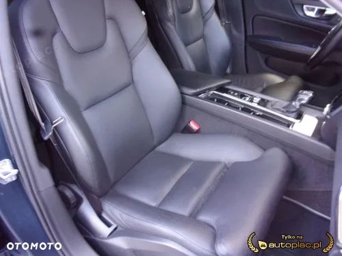 Volvo V60 T6 AWD Momentum Pro - 32