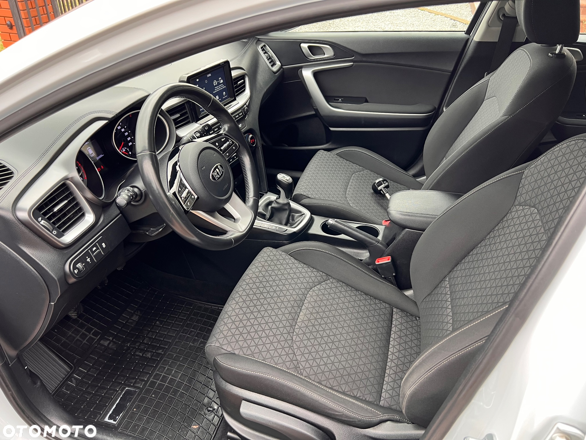 Kia Ceed 1.6 CRDi SCR M - 8