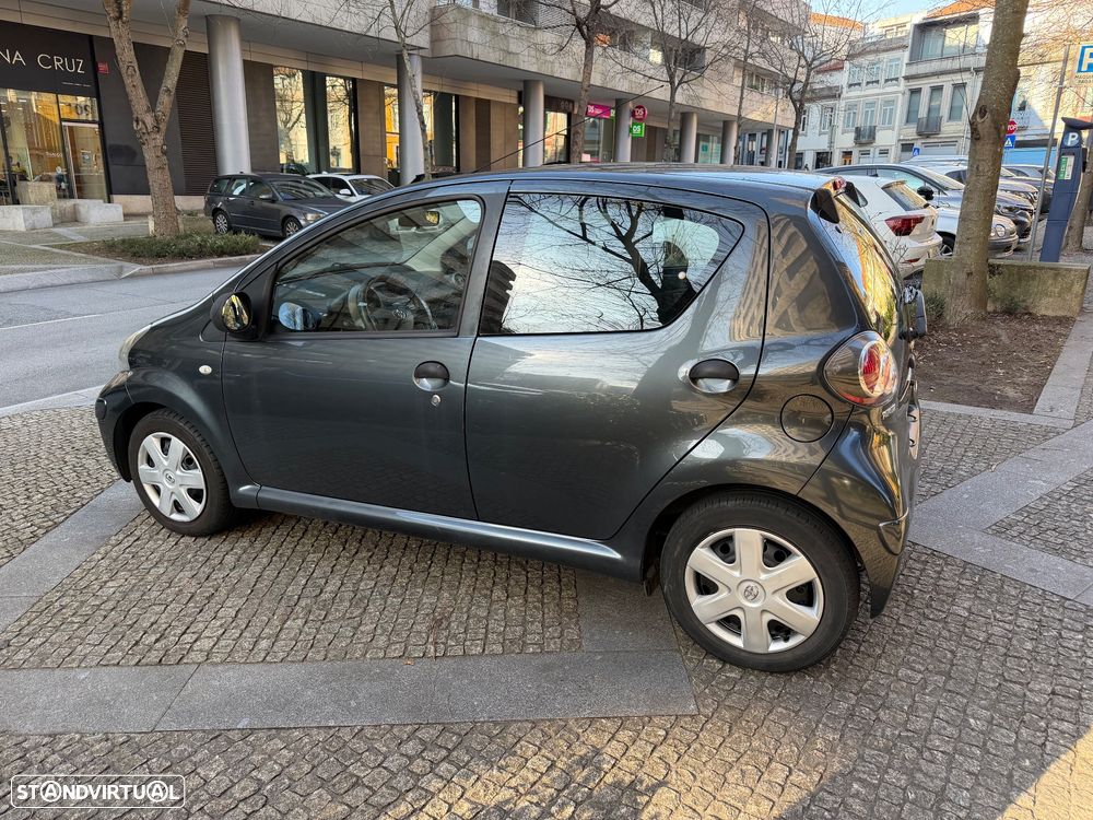 Toyota Aygo 1.0 - 16