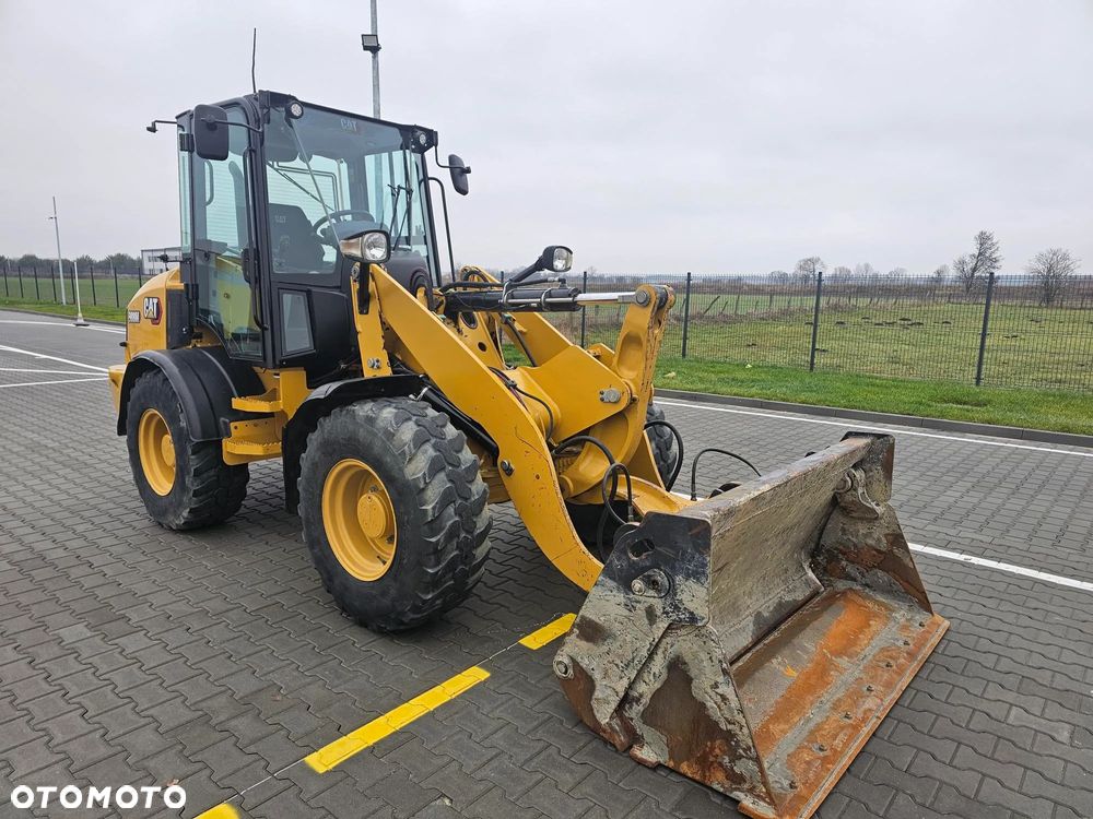 Caterpillar 908M - 3