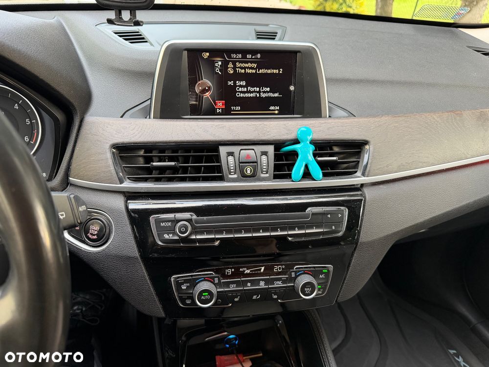 BMW X1 xDrive20d - 12