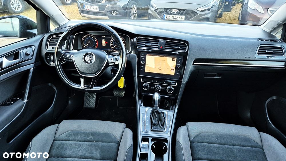 Volkswagen Golf - 36