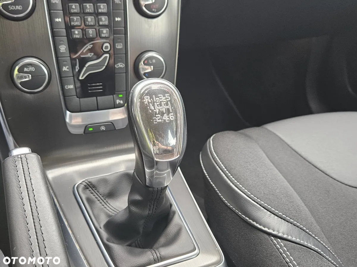 Volvo V40 D2 Momentum - 32