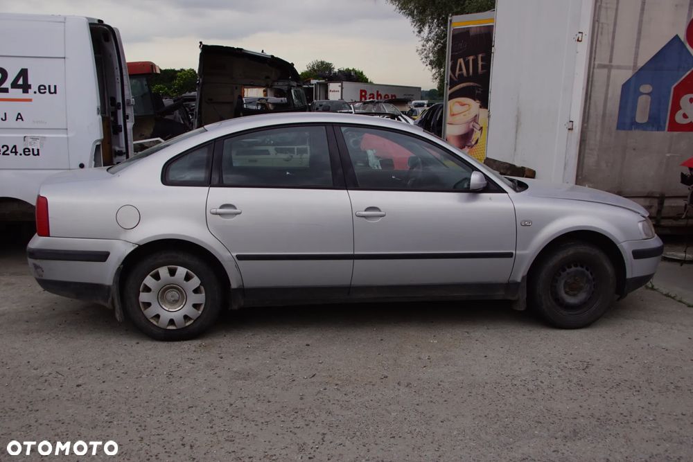 Auto na części - Volkswagen Passat B5 1.9 TDI 115 KM AJM DUK LB7Z 2000R Silnik Skrzynia Drzwi Maska Błotnik Klapa Zderzak Lampa Lusterko Klamka Szyba Deska Kokpit Sterownik Moduł Czujnik Licznik Panel Kierownica - 3