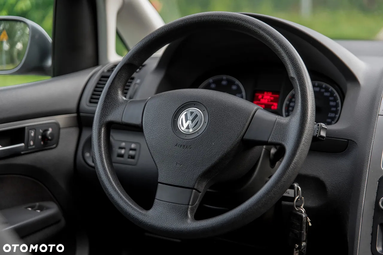 Volkswagen Touran 1.6 Conceptline - 16